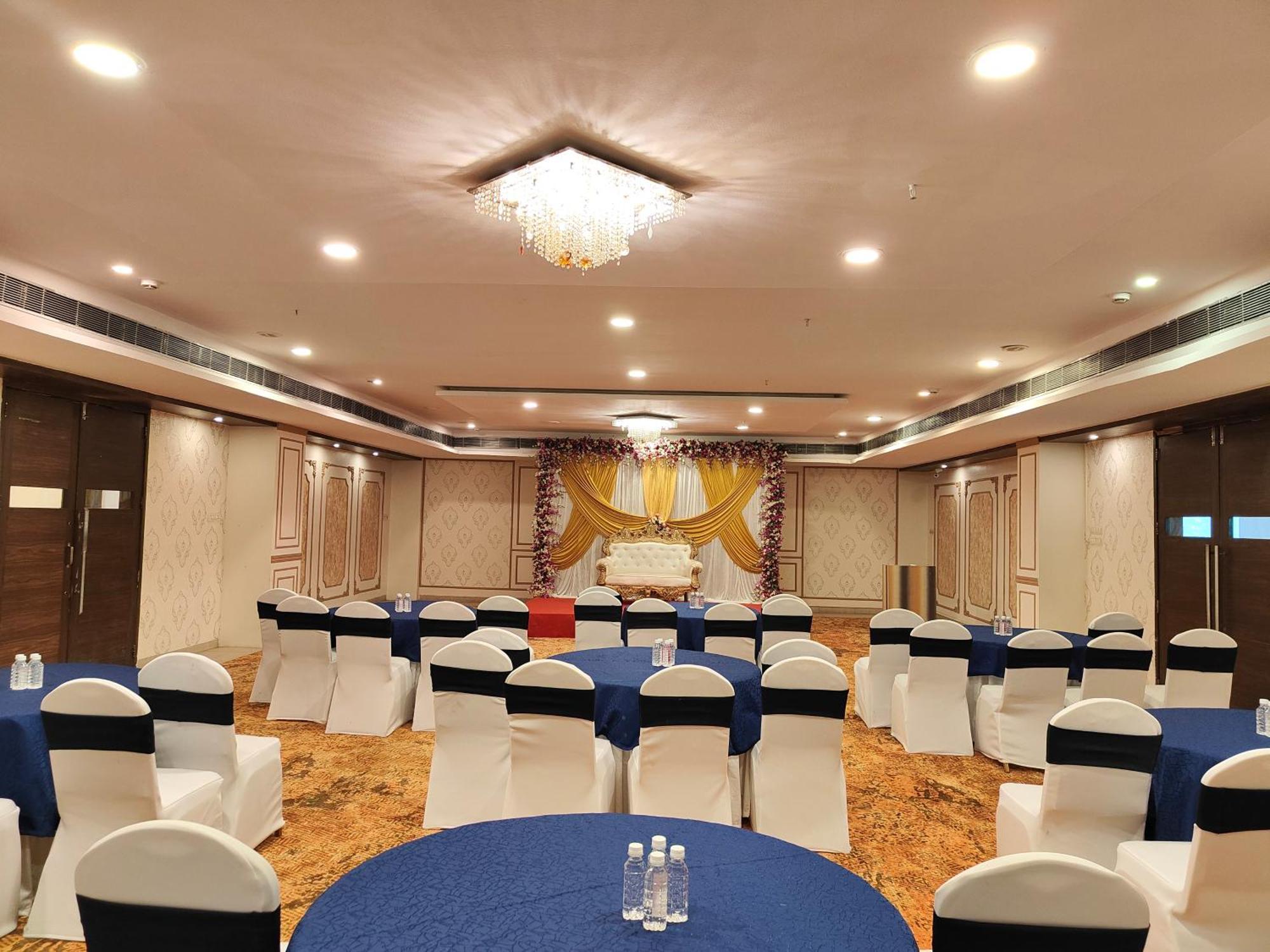 The Altruist Business Hotel Kharadi Pune Exterior photo